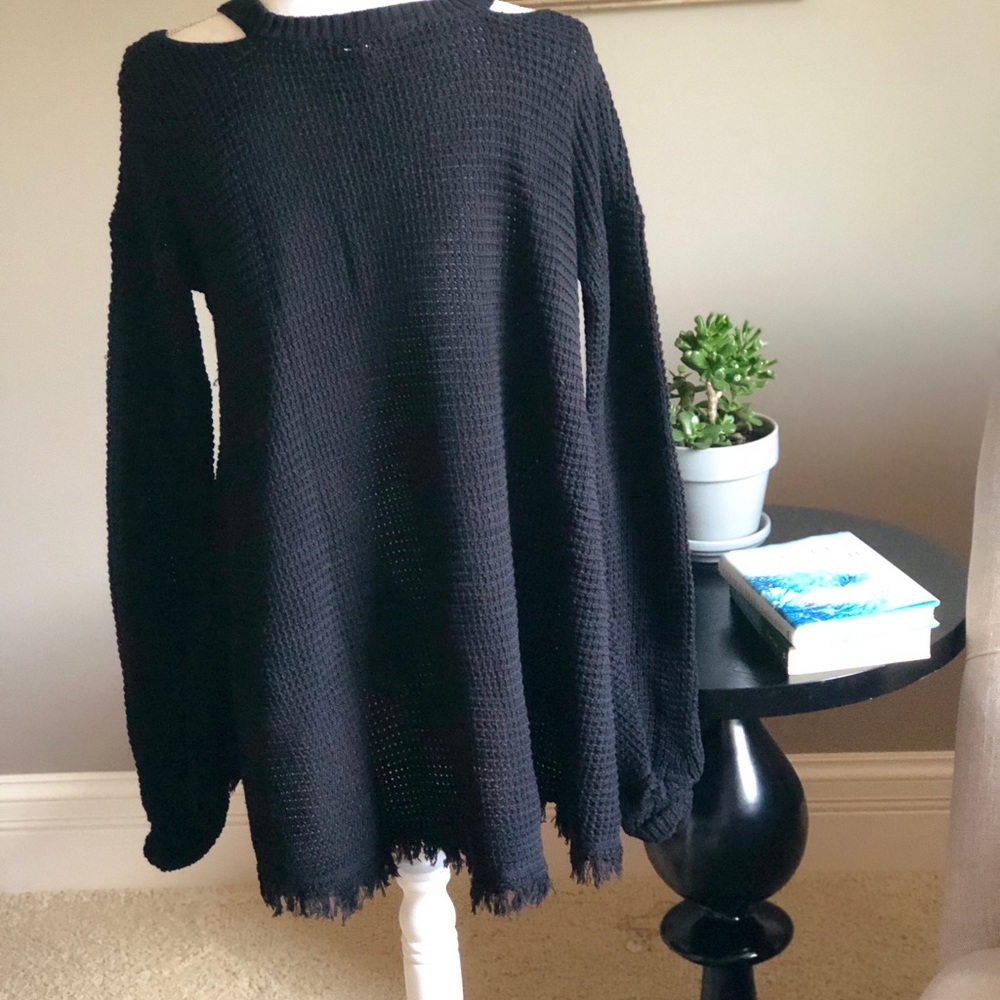 🆕 CUT OUT SHOULDER LIGHTWEIGHT SWEATER - Picture 2 of 3